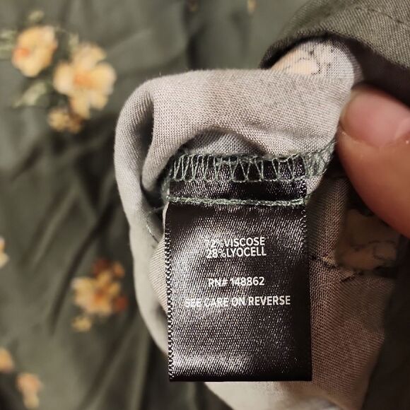 Torrid Vibrant Green  Tank Top with Breathable Fabric and Relaxed Fit Size 2 - Picture 3 of 4